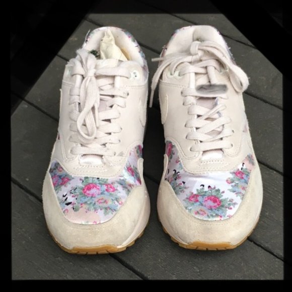 NIKE AIR MAX Sneakers with Floral Design - Picture 5 of 12